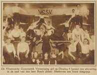 872394 Afbeelding van de Vleutensche Gymnastiek Vereeniging, bij een uitvoering in de zaal van J.Th. Bosch ...